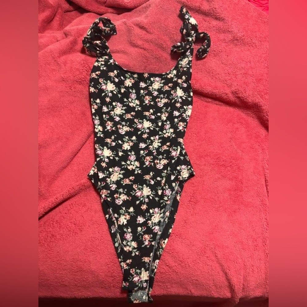 SHEIN Black Floral Bodysuit